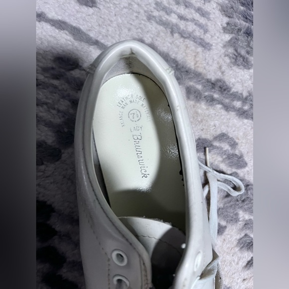 Lady Brunswick White Leather bowling shoes women’s size 7 and a half - Picture 4 of 7